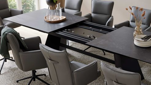 Auszugtisch Interliving aus Keramik in Schwarz Interliving Esszimmer Serie 5123 – Kulissentisch Glas-Keramik Oxid & schwarzes Metall - ca. 250 - 400 x 100 cm