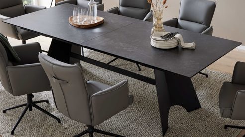 Auszugtisch Interliving aus Keramik in Schwarz Interliving Esszimmer Serie 5123 – Kulissentisch Glas-Keramik Oxid & schwarzes Metall - ca. 220 - 340 x 100 cm