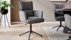 Vierfußstuhl Interliving aus Leder in Hellgrau Interliving Esszimmer Serie 5123 – Armlehnstuhl mit Funktionen hellgraues Leder Fog & schwarzes Metall