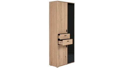 Vitrine Interliving aus Holz in Holzfarben Interliving Wohnzimmer Serie 2024 - Vitrine Eiche & Schwarzglas - drei Türen, zwei Schubladen, Breite ca. 85 cm