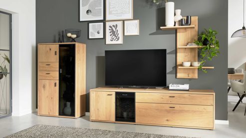 Wohnwand Interliving aus Holz in Holzfarben Interliving Wohnzimmer Serie 2024 - Wohnwand Eiche & Schwarzglas - dreiteilig, Breite ca. 319 cm