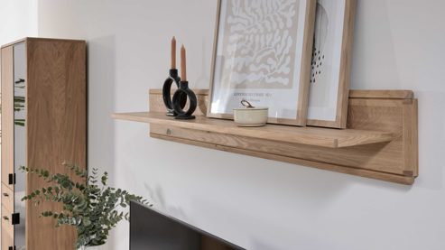 Wandregal Interliving aus Holz in Holzfarben Interliving Wohnzimmer Serie 2024 - Wandregal Eiche - Länge ca. 150 cm