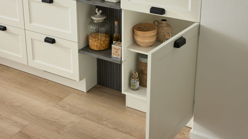 Einbauküche culineo® aus Holz in Weiß Culineo® Einbauküche C684 mit Einbaugeräten Mattweiß & schiefergraues Stripewood  - Länge ca. 460 cm