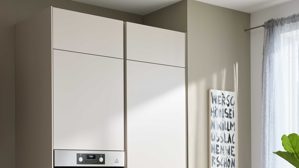 Einbauküche culineo® aus Holz in Beige Culineo® Einbauküche C615 mit AEG Einbaugeräten Sand & taupefarbenes Stripewood  - Stellfläche ca. 442 x 200 cm