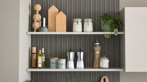 Einbauküche culineo® aus Holz in Beige Culineo® Einbauküche C615 mit AEG Einbaugeräten Sand & taupefarbenes Stripewood  - Stellfläche ca. 442 x 200 cm