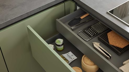 Einbauküche culineo® aus Holz in Hellgrün Culineo® Einbauküche C357  mit Einbaugeräten Olive & Schiefergrau - zweizeilig