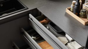 Einbauküche culineo® aus Holz in Dunkelgrau Culineo® Einbauküche C357 mit SIEMENS Einbaugeräten Schiefergrau - Stellfläche ca. 250 x 275 cm