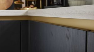 Einbauküche culineo® aus Holz in Schwarz Culineo® Einbauküche C382 mit gorenje Einbaugeräten Eiche Nero - Stellfläche ca. 335 x 305 cm