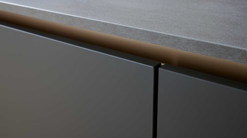 Einbauküche culineo® aus Holz in Schwarz Culineo® Einbauküche C357 mit XTRA CERAMIC Arbeitsplatte Mattschwarz - zweizeilig