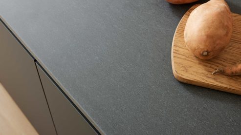 Einbauküche culineo® aus Holz in Schwarz Culineo® Einbauküche C357 mit XTRA CERAMIC Arbeitsplatte Mattschwarz - zweizeilig