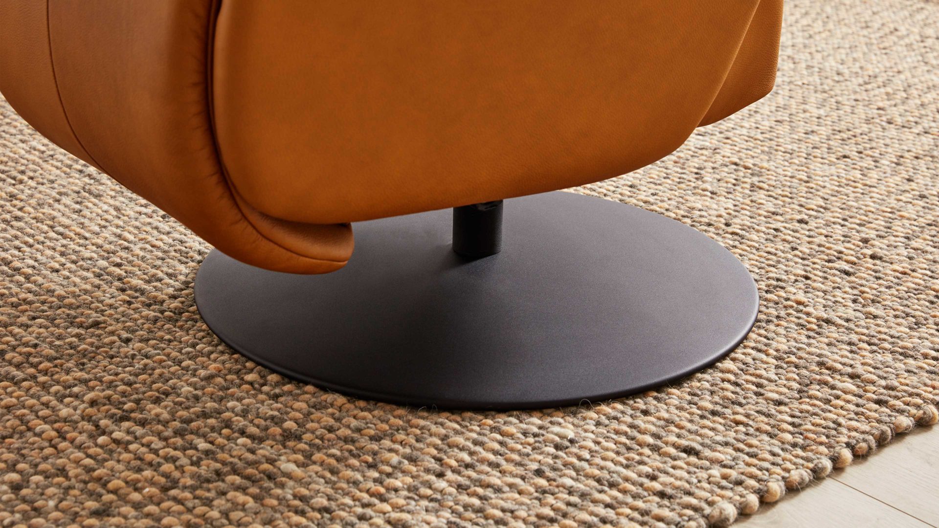 Relaxsessel Interliving aus Leder in Gelb Interliving Sessel Serie 4550 - Sessel manuelle Funktionen - kürbisfarbenes LongLife-Leder & anthrazitfarbener Tellerfuß