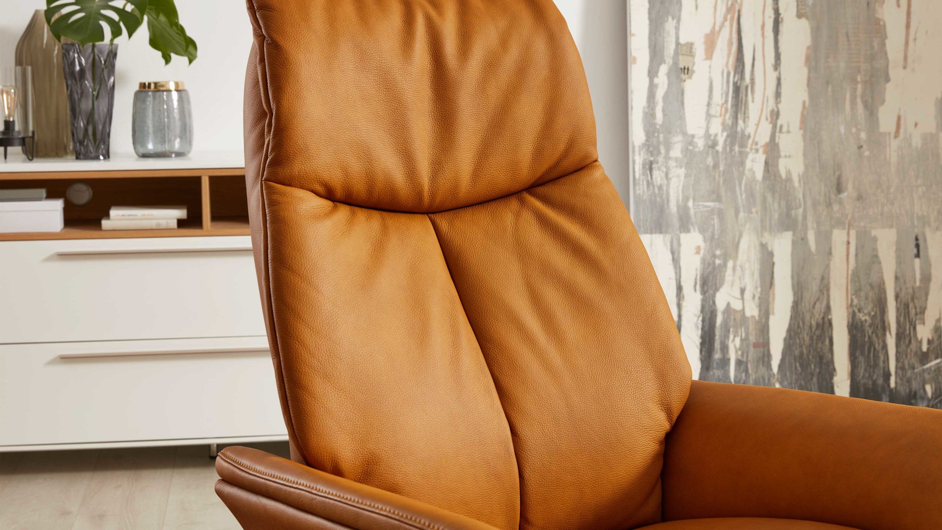 Relaxsessel Interliving aus Leder in Gelb Interliving Sessel Serie 4550 - Sessel 35O44 manuelle Funktionen - kürbisfarbenes LongLife-Leder & anthrazitfarbener Tellerfuß