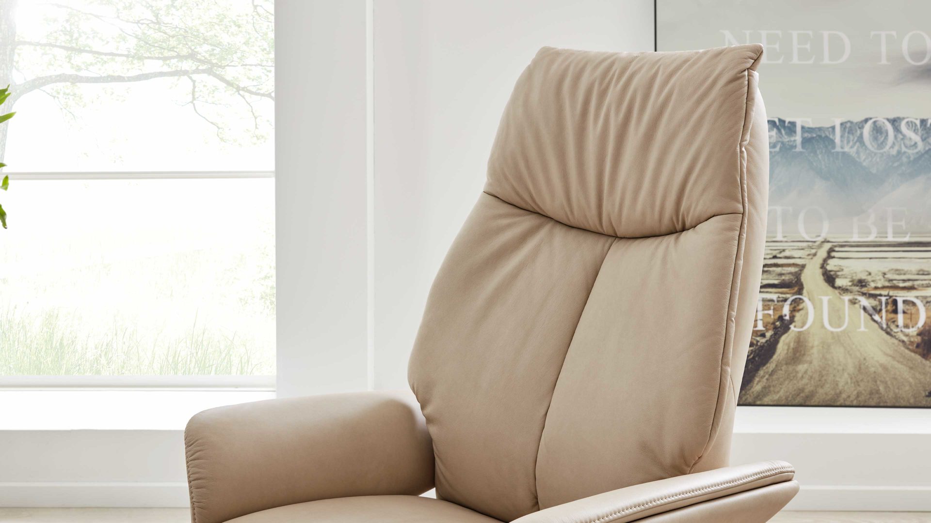 Relaxsessel Interliving aus Leder in Beige Interliving Sessel Serie 4562 - Easy Swing Sessel 31D44 klifffarbenes LongLife-Leder & biancofarbenes Holz