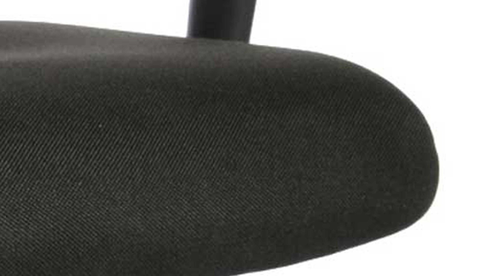 Drehstuhl OrthoSedis aus Stoff in Weiß Drehstuhl OrthoSedis 50 als Sitzmöbel fürs Büro weißer Netzbezug TT203 & poliertes Aluminium-Fußkreuz