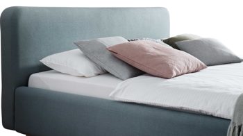 Bettgestell Meise.möbel aus Stoff in Hellblau Polsterbettgestell Mattis eisblaues Flachgewebe Aspen 84 & Holzfüße - Liegefläche ca. 180 x 200 cm