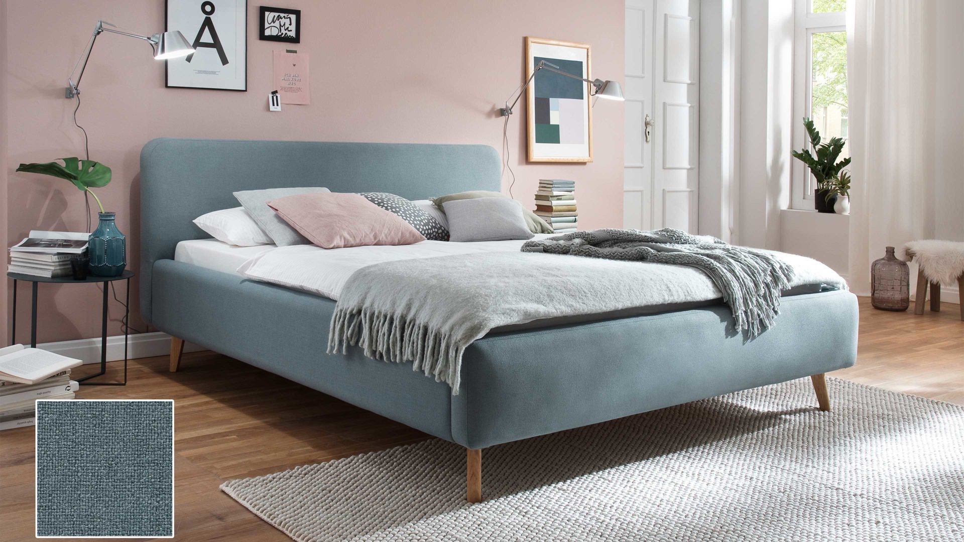 Bettgestell Meise.möbel aus Stoff in Hellblau Polsterbettgestell Mattis eisblaues Flachgewebe Aspen 84 & Holzfüße - Liegefläche ca. 160 x 200 cm