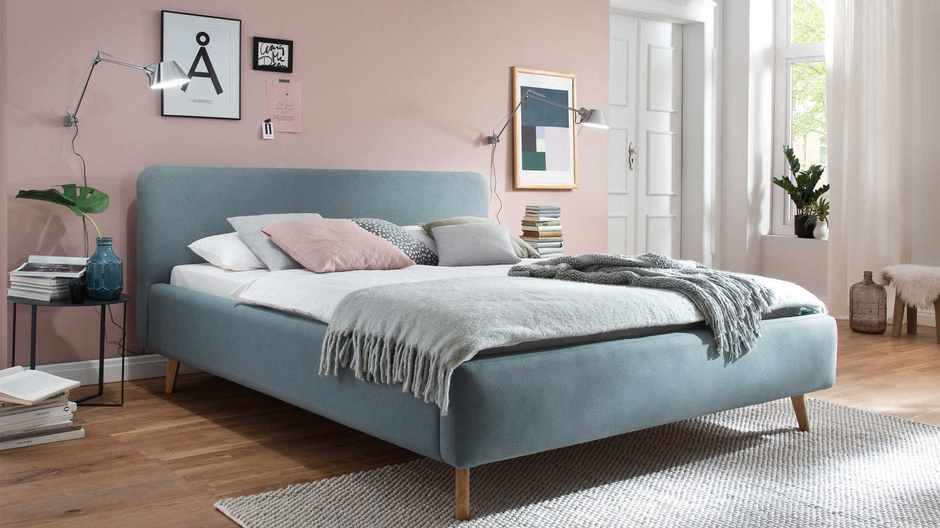 Bettgestell Meise.möbel aus Stoff in Hellblau Polsterbettgestell Mattis eisblaues Flachgewebe Aspen 84 & Holzfüße - Liegefläche ca. 180 x 200 cm