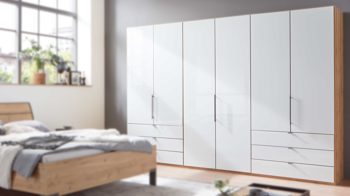 Kleiderschrank Wiemann | oeseder aus Holz in Weiß WIEMANN Schlafzimmerprogramm Loft – Kleiderschrank Bianco Eiche & Weiß – sechs Türen, sechs Schubladen, Breite ca. 300 cm