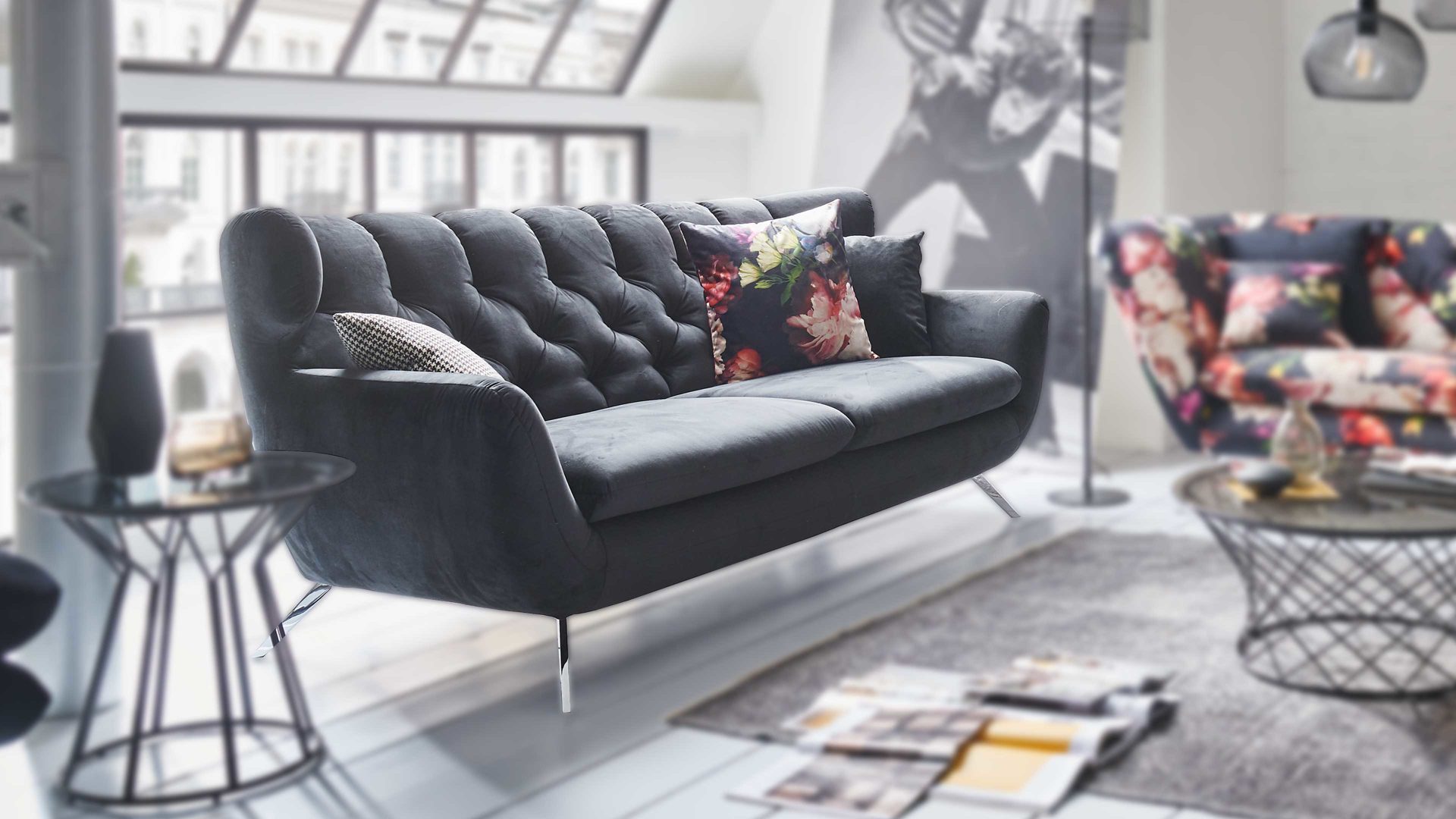 2,5-Sitzer SOFAkultur aus Stoff in Schwarz SOFAkultur Programm SK 254 - 2,5-Sitzer schwarzer Bezug Velvet & Chromfüße – Länge ca. 200 cm