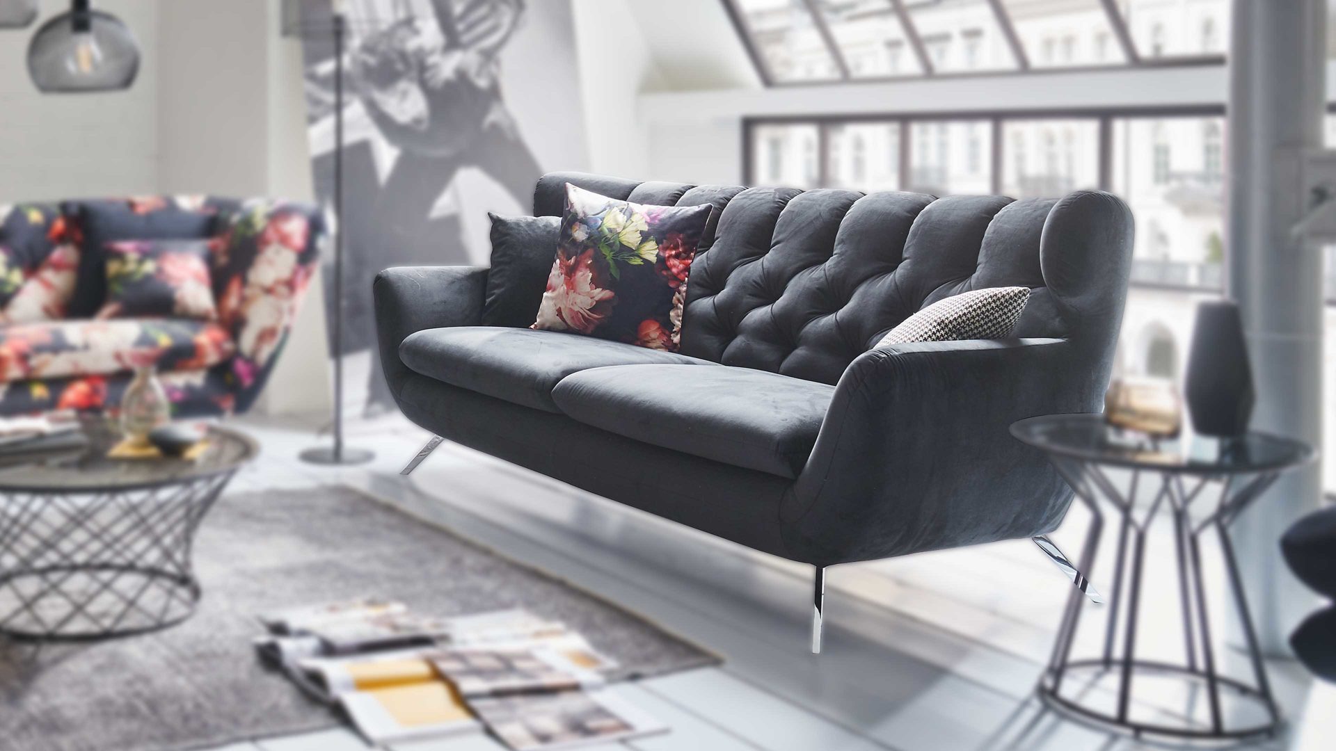 Dreisitzer SOFAkultur aus Stoff in Schwarz SOFAkultur Programm SK 254 Sixty 2.0 - Dreisitzer schwarzer Bezug Velvet & Chromfüße – Länge ca. 225 cm