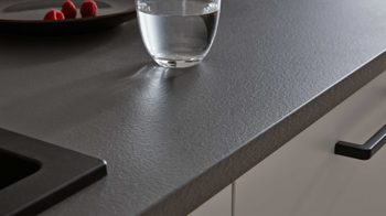 Einbauküche Interliving aus Holz in Weiß Interliving Küche Serie 3032 mit gorenje Einbaugeräten Weiß & Quarzgrau - Stellfläche ca. 395 x 245 cm