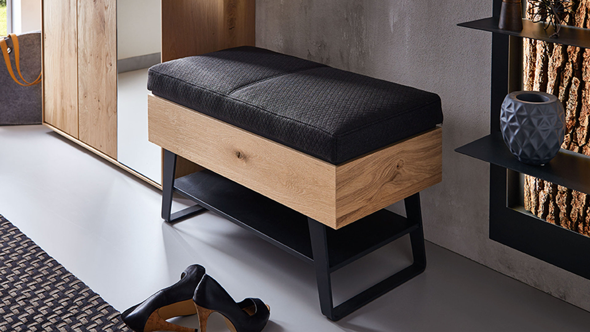Garderobenbank Hartmann aus Holz in Holzfarben hartmann Garderobenprogramm Runa - Garderobenbank Kerneiche & anthrazitfarbener Stoffbezug - Länge ca. 80 cm