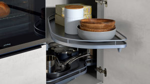 Einbauküche Interliving aus Holz in Weiß Interliving Küche Serie 3080 mit privileg Einbaugeräten weißer Beton - Stellfläche ca. 247 x 308 cm