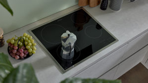 Einbauküche Interliving aus Holz in Weiß Interliving Küche Serie 3080 mit privileg Einbaugeräten weißer Beton - Stellfläche ca. 247 x 308 cm