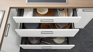 Einbauküche Interliving aus Holz in Weiß Interliving Küche Serie 3081 mit privileg Einbaugeräten Hochglanz Weiß & Natureiche - Stellfläche ca. 250 x 269 cm