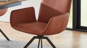 Vierfußstuhl Venjakob aus Stoff in Orange VENJAKOB Armlehnstuhl Margit cognacfarbene Mikrofaser Gavin & sepiafarbenes Metall