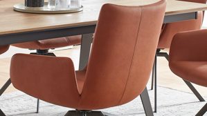 Vierfußstuhl Venjakob aus Stoff in Orange VENJAKOB Armlehnstuhl Margit cognacfarbene Mikrofaser Gavin & sepiafarbenes Metall