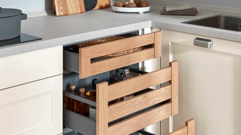 Einbauküche Nobilia® aus Holz in Hellgrau nobilia® Einbauküche Cascada mit Einbaugeräten Weiß & Eiche - Stellfläche ca. 275 x 305 cm