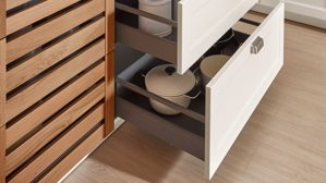 Einbauküche Nobilia® aus Holz in Hellgrau nobilia® Einbauküche Cascada mit Einbaugeräten Weiß & Eiche - Stellfläche ca. 275 x 305 cm