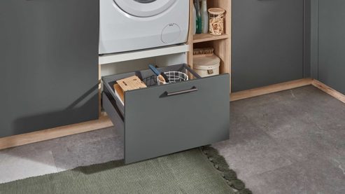 Küche Nobilia® aus Holz in Dunkelgrün nobilia® Hauswirtschaftsraum-Lösung Easytouch Mineralgrün & Eiche San Remo - Stellfläche ca. 275 x 247 cm