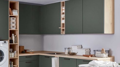 Küche Nobilia® aus Holz in Dunkelgrün nobilia® Hauswirtschaftsraum-Lösung Easytouch Mineralgrün & Eiche San Remo - Stellfläche ca. 275 x 247 cm