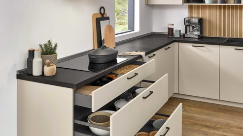 Einbauküche Nobilia® aus Holz in Beige nobilia® Einbauküche Easytouch mit Elektrogräten Sand & Stripewood light - Stellfläche ca. 350 x 340 cm