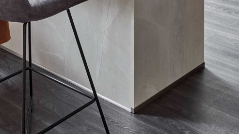 Einbauküche Nobilia® aus Holz in Grau nobilia® Einbauküche Senso mit Elektrogeräten, z. B.  Kühlschrank Schiefergrau - zweiteilig