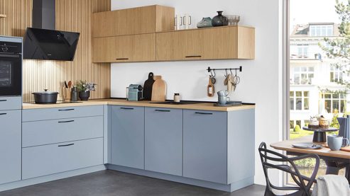 Einbauküche Nobilia® aus Holz in Hellblau nobilia® Einbauküche Senso mit JUNKER Elektrogeräten, z. B.  Backofen Sky, Eiche Como & Stripewood light - Stellfläche ca. 310 x 245 cm