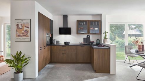 Einbauküche Nobilia® aus Holz in Holzfarben nobilia® Einbauküche Structura mit privileg Elektrogeräten Nussbaum Milano - Stellfläche ca. 240 x 310 cm