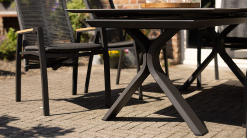 Gartentisch Interliving aus Stein in Grau Interliving Gartenmöbel Serie 7011 - Ausziehtisch gesinterter grauer Stein & anthrazitfarbenes Aluminium - ca 180 - 240 x 100 cm