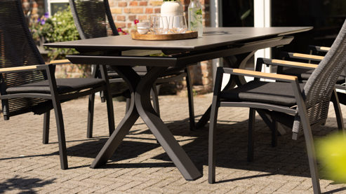 Gartentisch Interliving aus Stein in Grau Interliving Gartenmöbel Serie 7011 - Ausziehtisch gesinterter grauer Stein & anthrazitfarbenes Aluminium - ca 180 - 240 x 100 cm