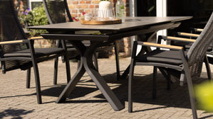 Gartentisch Interliving aus Stein in Grau Interliving Gartenmöbel Serie 7011 - Ausziehtisch gesinterter grauer Stein & anthrazitfarbenes Aluminium - ca 180 - 240 x 100 cm