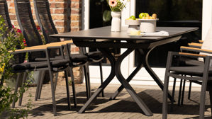 Gartentisch Interliving aus Stein in Grau Interliving Gartenmöbel Serie 7011 - Ausziehtisch gesinterter grauer Stein & anthrazitfarbenes Aluminium - ca 180 - 240 x 100 cm