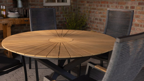 Gartentisch Interliving aus Holz in Holzfarben Interliving Gartenmöbel Serie 7011 - Esstisch Teakholz & anthrazitfarbenes Aluminium - Durchmesser ca. 140 cm