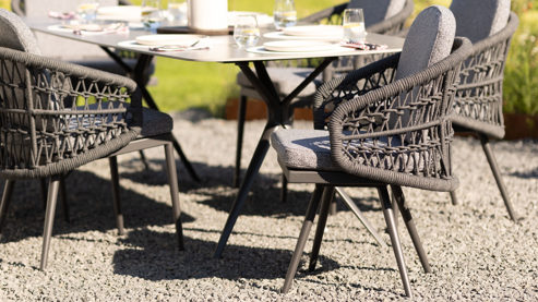 Gartenmöbel-Set Interliving aus Metall in Grau Interliving Gartenmöbel Serie 7012 - Essgruppe mit Diningsesseln hellgrauer Olefin-Teddybezug, Rope, gesinterter grauer Stein & anthrazitfarbenes Aluminium