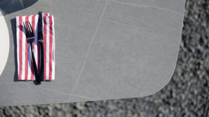 Gartentisch Interliving aus Stein in Grau Interliving Gartenmöbel Serie 7012 - Esstisch gesinterter grauer Stein & anthrazitfarbenes Aluminium - ca. 220 x 100 cm