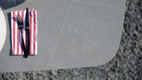 Gartentisch Interliving aus Stein in Grau Interliving Gartenmöbel Serie 7012 - Esstisch gesinterter grauer Stein & anthrazitfarbenes Aluminium - ca. 220 x 100 cm