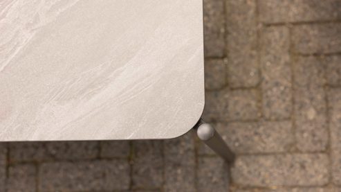 Gartenmöbel-Set Interliving aus Kunstfaser in Grau Interliving Gartenmöbel Serie 7013 - Loungemöbel-Set mit Couchtisch grauer Olefin-Teddybezug, Rope, Aluminium & Sinterstein - vierteilig