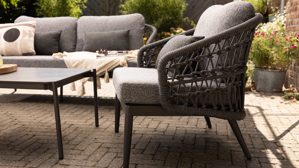 Gartenmöbel-Set Interliving aus Kunstfaser in Grau Interliving Gartenmöbel Serie 7013 - Loungemöbel-Set mit Couchtisch grauer Olefin-Teddybezug, Rope, Aluminium & Sinterstein - vierteilig