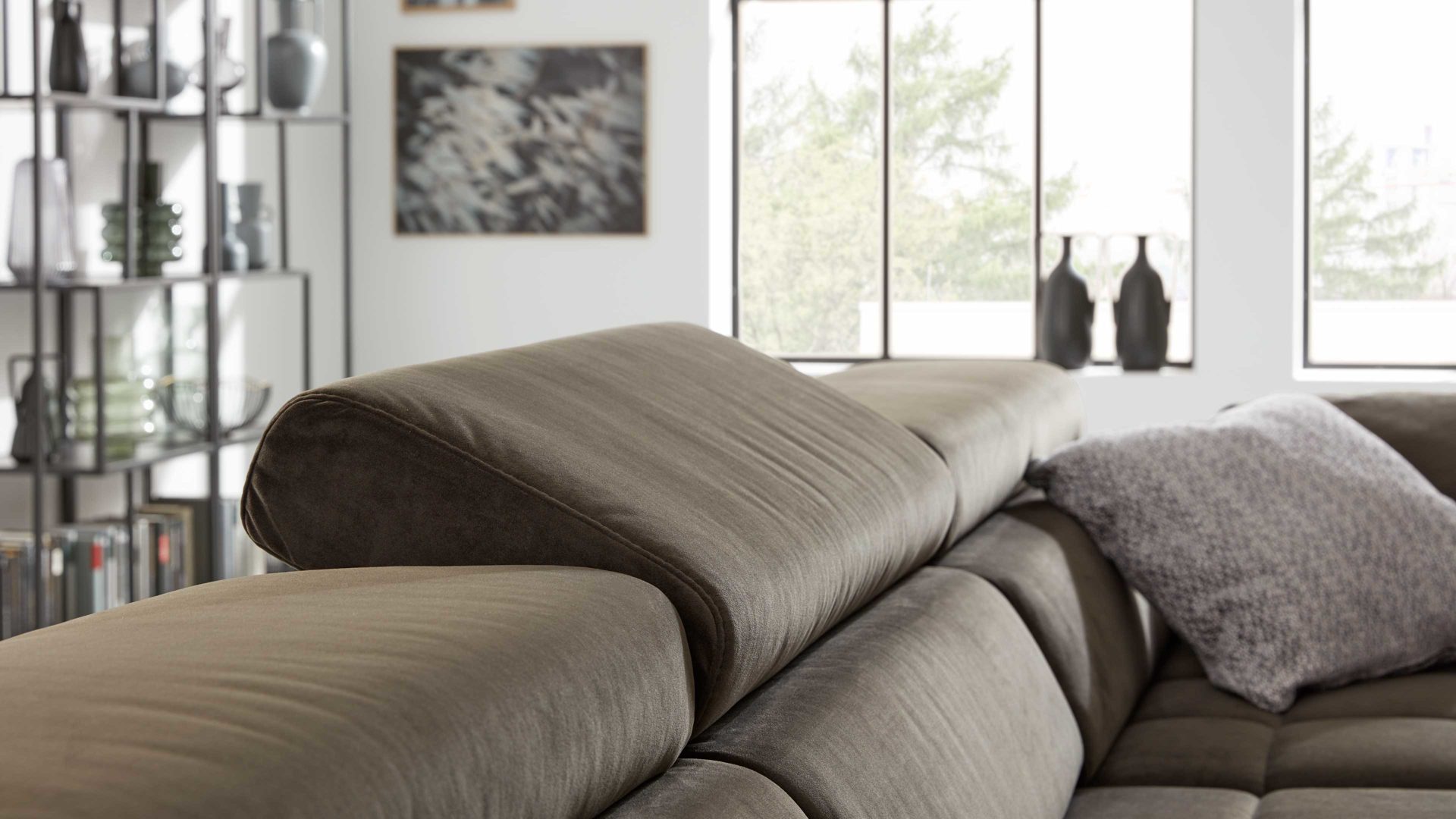 Ecksofa Interliving aus Stoff in Dunkelgrün Interliving Sofa Serie 4303 – Ecksofa olivfarbene Wirkware Salsa - Stellfläche ca. 323 x 190 cm